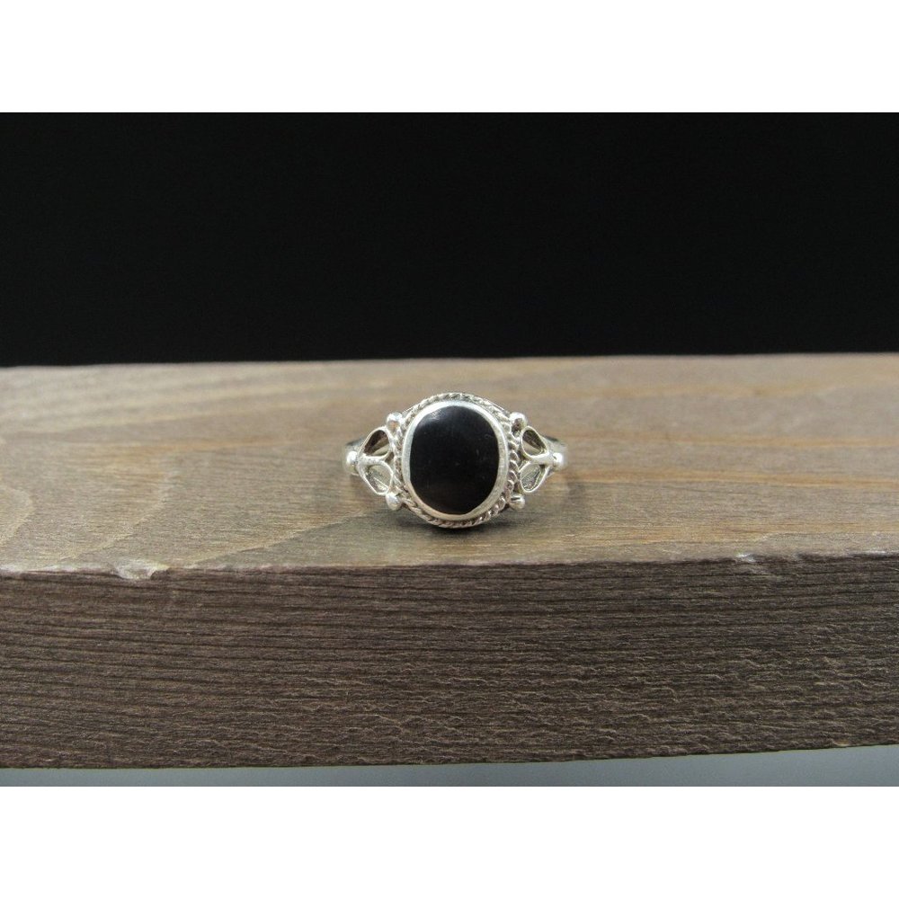 Size 5.25 Sterling Silver Simple Accent Black Inlay Band Ring Vintage Statement